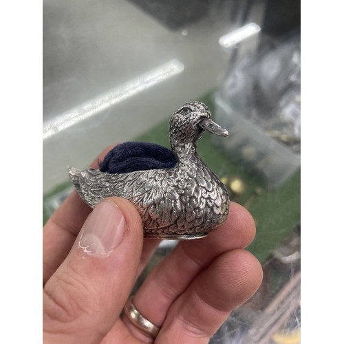 612 - Edwardian novelty silver pin cushion in the form of a duck, maker Adie & Lovekin Ltd, Birmingham... 