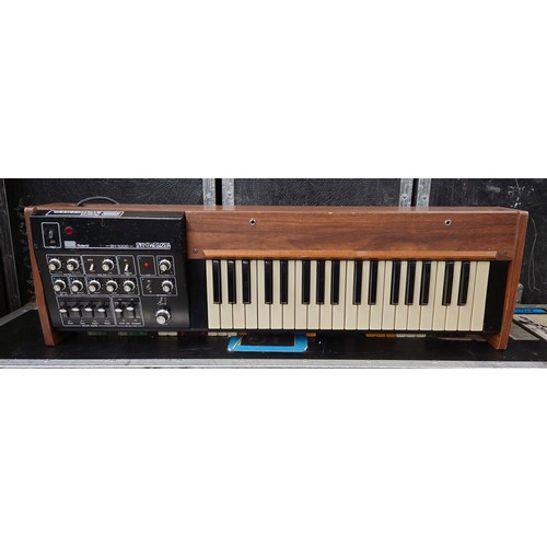 2122 - 1974 Roland SH-1000 synthesizer keyboard, made in Japan, ser. no. 265623*The Roland SH-1000, introdu... 