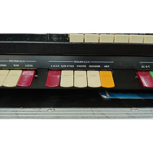 2122 - 1974 Roland SH-1000 synthesizer keyboard, made in Japan, ser. no. 265623*The Roland SH-1000, introdu... 