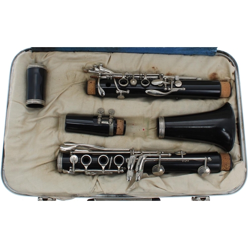 2846 - Three good student clarinets; two Boosey & Hawkes Regents and a Selmer Bundy USA (3)... 