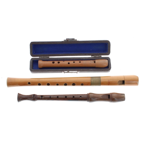 2829 - Moeck natural wood descant recorder, 12.5