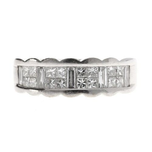 280 - Attractive modern 18ct white gold diamond band ring, set with princess and baguette-cut diamonds, 0.... 