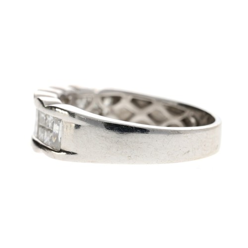 280 - Attractive modern 18ct white gold diamond band ring, set with princess and baguette-cut diamonds, 0.... 