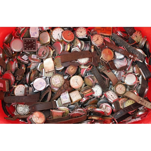 422 - Very large quantity of gentleman's wristwatches for repair (various faults)... 