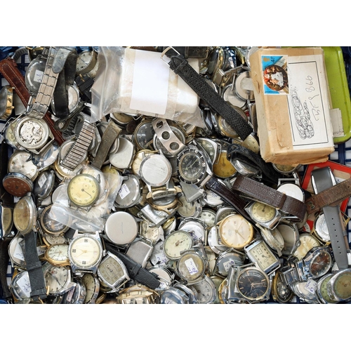 424 - Very large quantity of gentleman's wristwatches for repair (various faults)... 