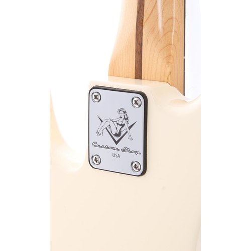 182 - 2014 Fender Precision Bass guitar, made in Mexico; Body: Olympic white finish: Neck: maple; Fretboar... 