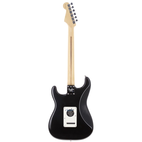 190 - 2002 Fender American Standard Stratocaster electric guitar, made in USA; Body: black finish; Neck: m... 