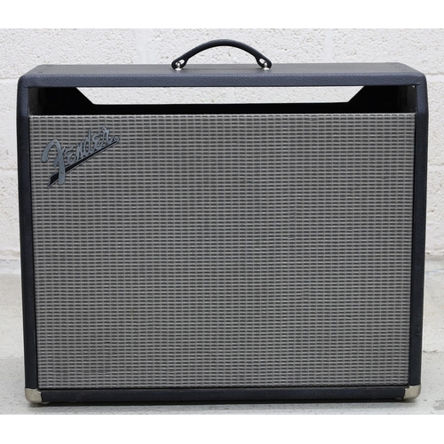 942 - Fender amplifier cabinet, fitted with a 15