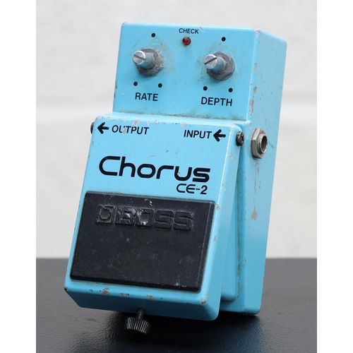 1043 - 1982 Boss Chorus CE-2 guitar pedal in need of repair, made in Japan, black label*Please note: Gardin... 