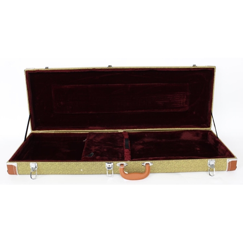 1089 - Light tweed electric guitar hard case; together with a Fender gig bag and a Mojo gig bag (3)... 