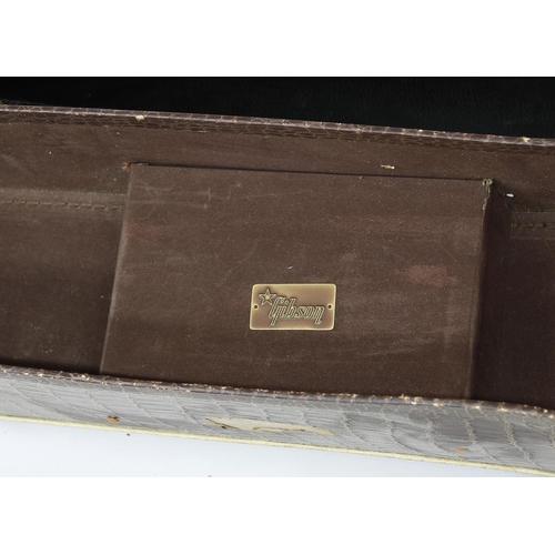 1107 - 1950s Gibson semi-rigid fibreboard guitar case, suitable for a 14.5