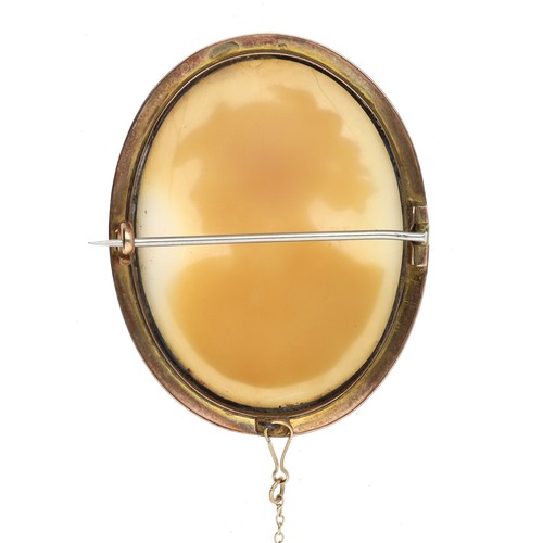 245 - 9ct mounted oval carved shell cameo brooch, depicting a portrait profile of a lady, with safety chai... 