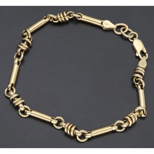 247 - 9ct fancy link bracelet, 5.7gm, 8