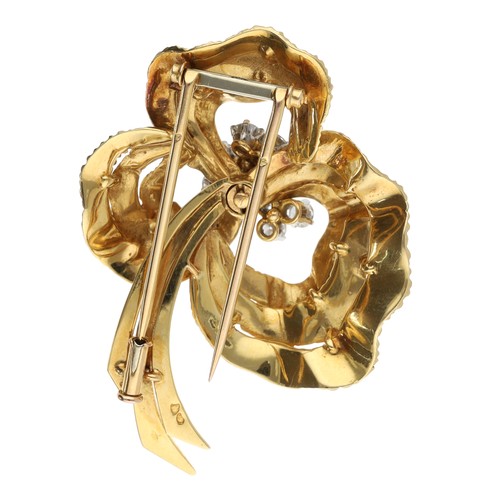 311 - French 18ct yellow gold foliate clip brooch, set with eleven round brilliant-cut diamonds, estimated... 