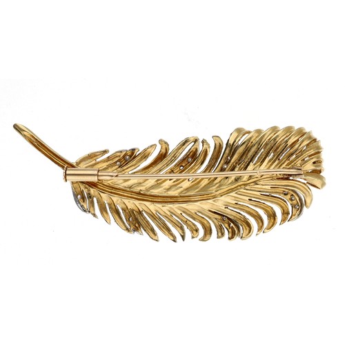 261 - 18ct feather design bicolour brooch, set with round-cut diamonds, 12.2gm, 62mm