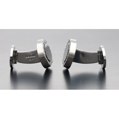 281 - Good pair of 18ct white gold onyx and diamond oval cufflinks, round brilliant-cuts, 20.3gm, 19.5mm x... 