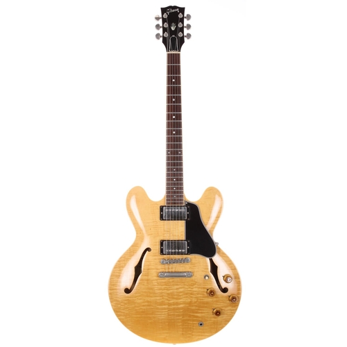 138 - 1992 Gibson ES-335 semi-hollow body electric guitar, made in USA; Body: natural finished highly figu... 