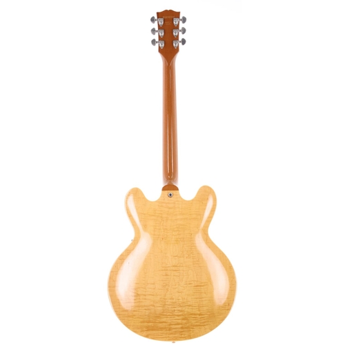 138 - 1992 Gibson ES-335 semi-hollow body electric guitar, made in USA; Body: natural finished highly figu... 
