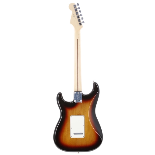 198 - 2022 Fender Player Series Stratocaster electric guitar, made in Mexico; Body: sunburst finish; Neck:... 