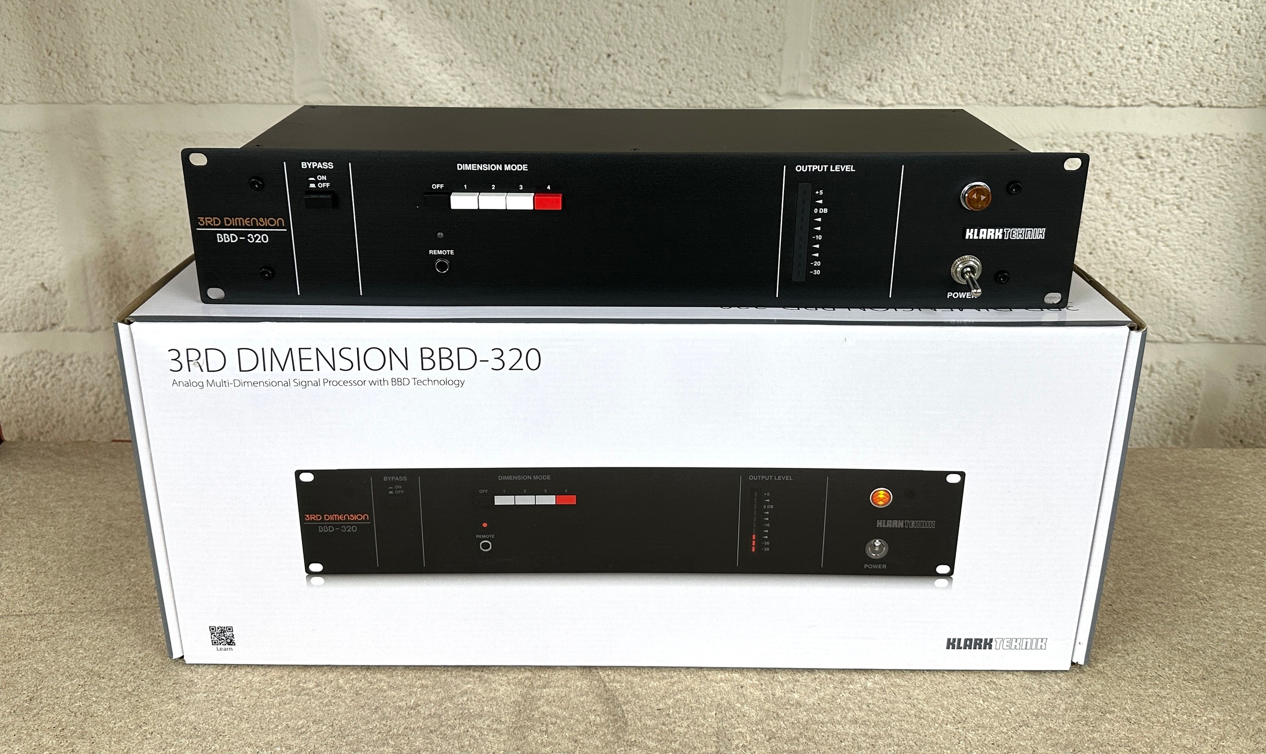 KLARK TEKNIK BBD-320 3RD DIMENSION ANALOG MULTI-DIMENSIONAL SIGNAL