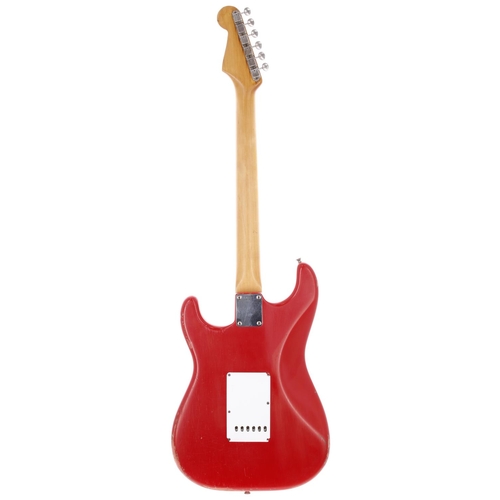 55 - 1963 Fender Stratocaster electric guitar, made in USA; Body: 1960s red nitrocellulose refinish, ligh... 
