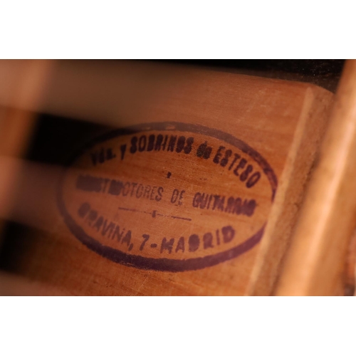 2115 - The Granary Collection - 1956 Domingo Esteso classical guitar, labelled VDa y Sobrinos De Domingo Es... 