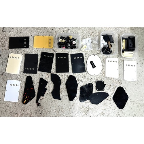 1521 - Selection of various guitar plastics to include control knobs, truss rod covers, back plates and pic... 