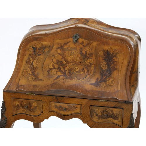 839 - French mahogany and marquetry ladies bureau, 20th century, the hinged fall front with shield and scr... 