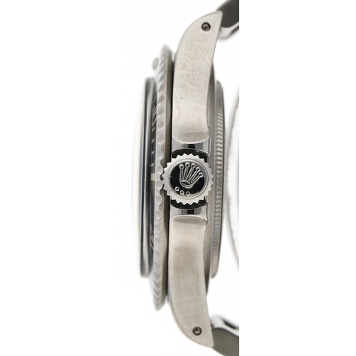 266 - RECENTLY SERVICED AND UNDER GUARANTEE UNTIL 06/2026 -Rolex Oyster Perpetual Submariner stainless ste... 