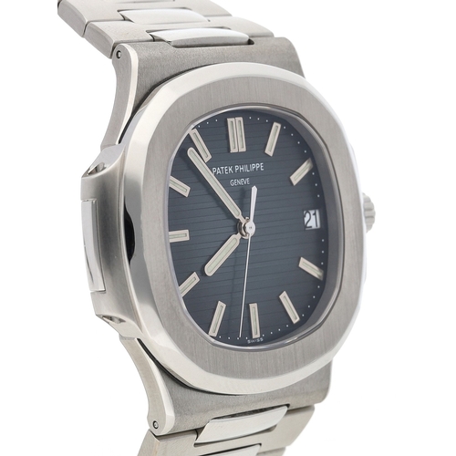 290 - Very Fine Patek Philippe Nautilus 'First Series' automatic stainless steel gentleman's wristwatch, r... 
