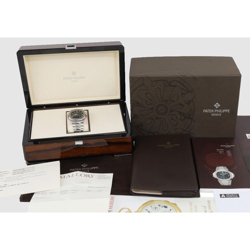 290 - Very Fine Patek Philippe Nautilus 'First Series' automatic stainless steel gentleman's wristwatch, r... 
