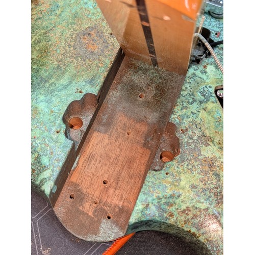 188 - Scott Walker Special Custom left-handed electric guitar, made in USA; Body: Mahogany with textured o... 