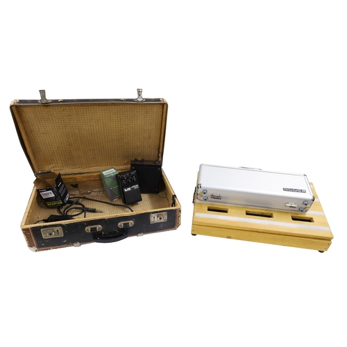 1465 - Vesta Fire MDX Digital Delay with modulation guitar pedal; together with a Donner Mini Tutti Love Ch... 