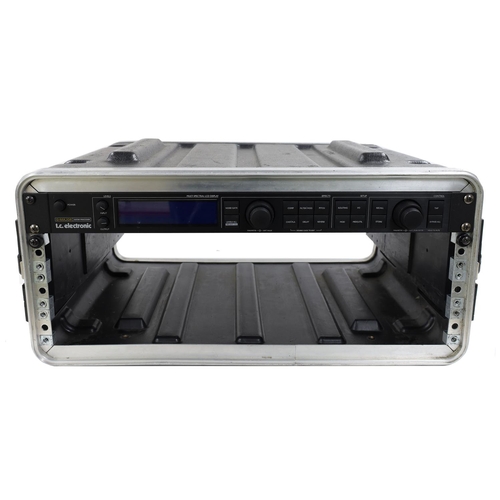 1437 - TC Electronic G Major guitar processor rack unit, fitted within a 4U rack surround*Please note: Gard... 