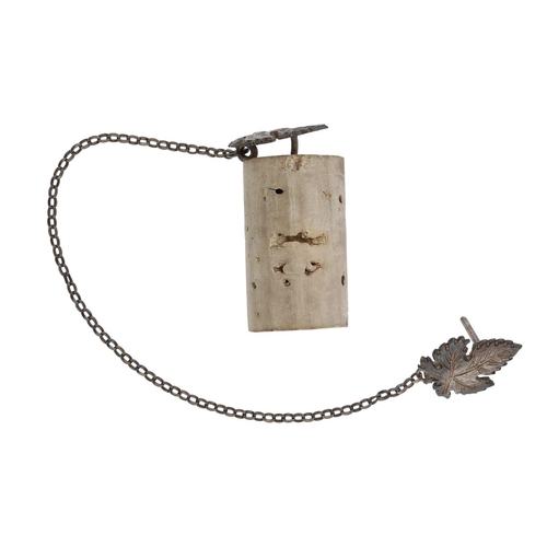 483 - Silver novelty vine leaf cork holder, two cast leaves linked by a chain, maker J A Campbell, London ... 