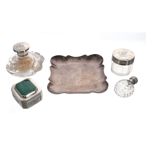 480 - Mixed silver group; comprising an ashtray, Travis Wilson & Co. Ltd, Sheffield 1964, miniature cu... 