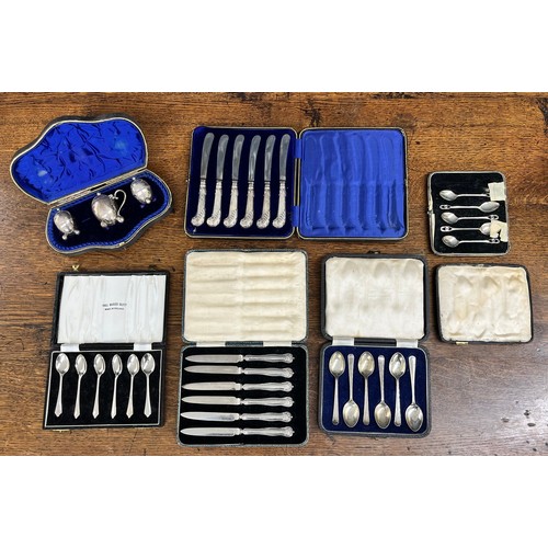 475 - Group lot of small silver wares, various makers and dates, comprising a cased cruet set, three cased... 