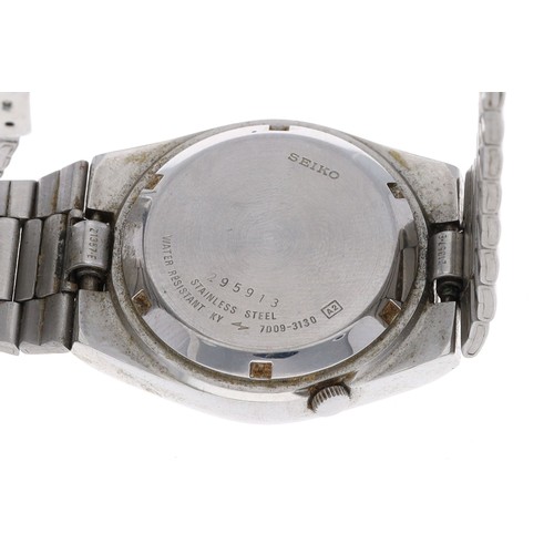 22 - Seiko 5 automatic stainless steel gentleman's wristwatch, reference no. 7009-3130, serial no. 295xxx... 