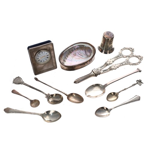 99 - Mixed lot of small silver and silver plated wares, comprising a modern silver miniature easel clock,... 
