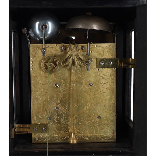 1230 - William Tomlinson, London - Fine early 18th century English ebonised double fusee verge bracket cloc... 