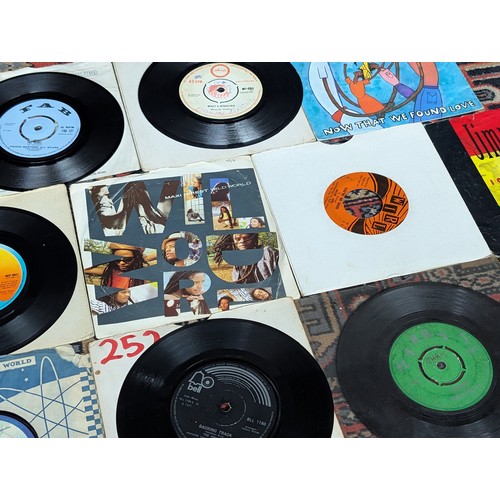 699 - Eleven 45rpm 7
