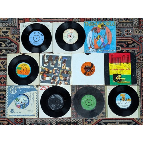 699 - Eleven 45rpm 7