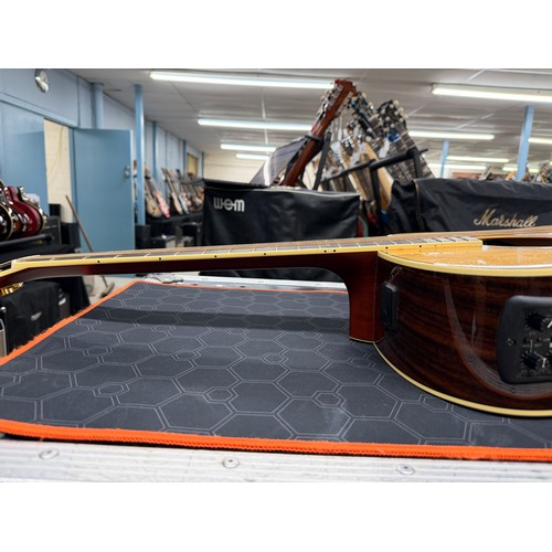 16 - 2003 Yamaha LLX-500C electro-acoustic guitar, made in Japan; Back and sides: rosewood; Top: natural ... 