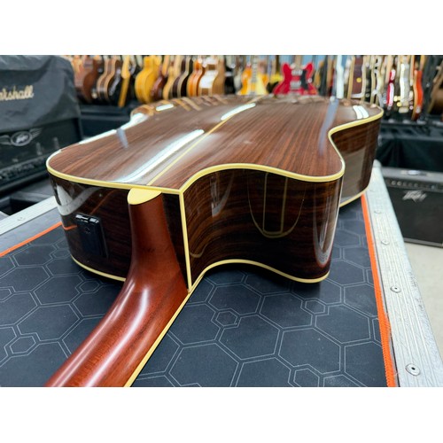16 - 2003 Yamaha LLX-500C electro-acoustic guitar, made in Japan; Back and sides: rosewood; Top: natural ... 