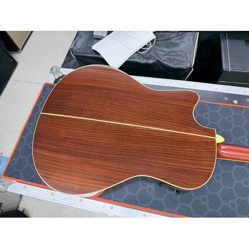 16 - 2003 Yamaha LLX-500C electro-acoustic guitar, made in Japan; Back and sides: rosewood; Top: natural ... 