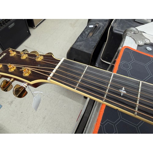 16 - 2003 Yamaha LLX-500C electro-acoustic guitar, made in Japan; Back and sides: rosewood; Top: natural ... 