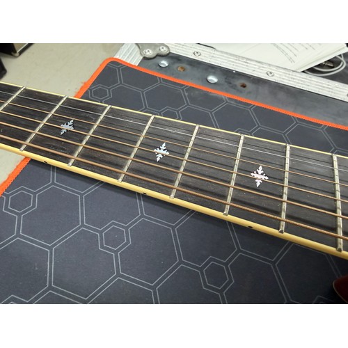 16 - 2003 Yamaha LLX-500C electro-acoustic guitar, made in Japan; Back and sides: rosewood; Top: natural ... 