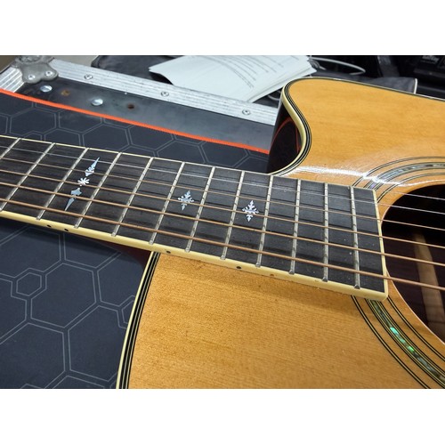 16 - 2003 Yamaha LLX-500C electro-acoustic guitar, made in Japan; Back and sides: rosewood; Top: natural ... 