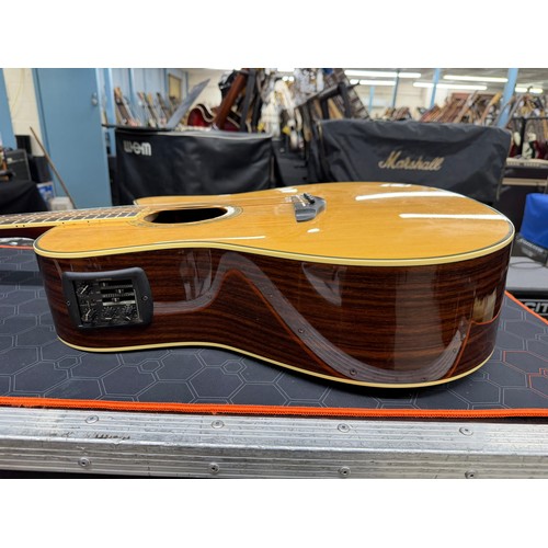 16 - 2003 Yamaha LLX-500C electro-acoustic guitar, made in Japan; Back and sides: rosewood; Top: natural ... 