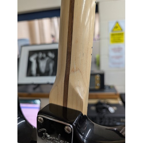 396 - Fender Eric Clapton Blackie Signature electric guitar, made in USA; Body: black finish, light surfac... 